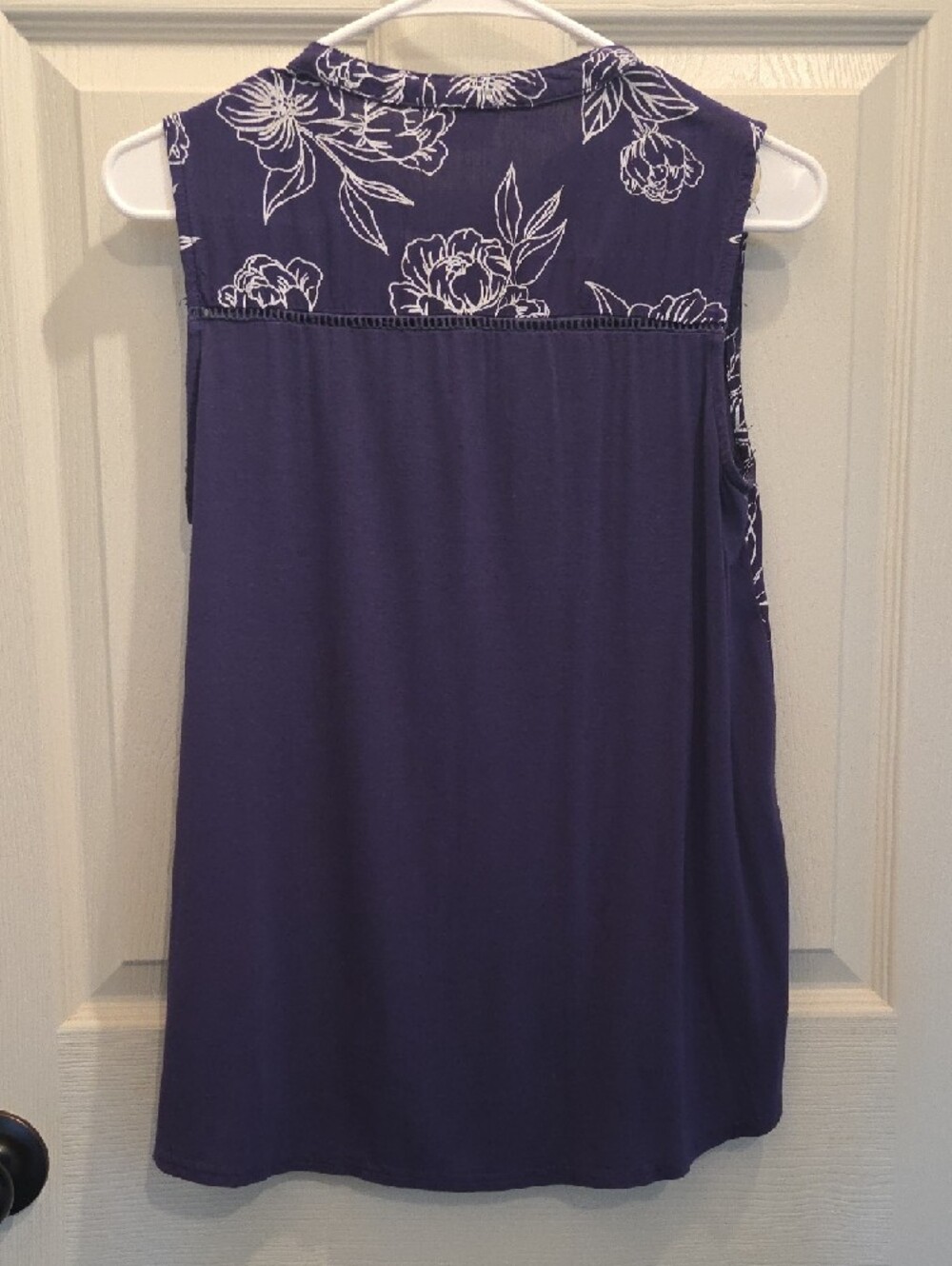 3/$10 Sleeveless Navy Floral Button-Front Tank Top - Picture 3 of 3